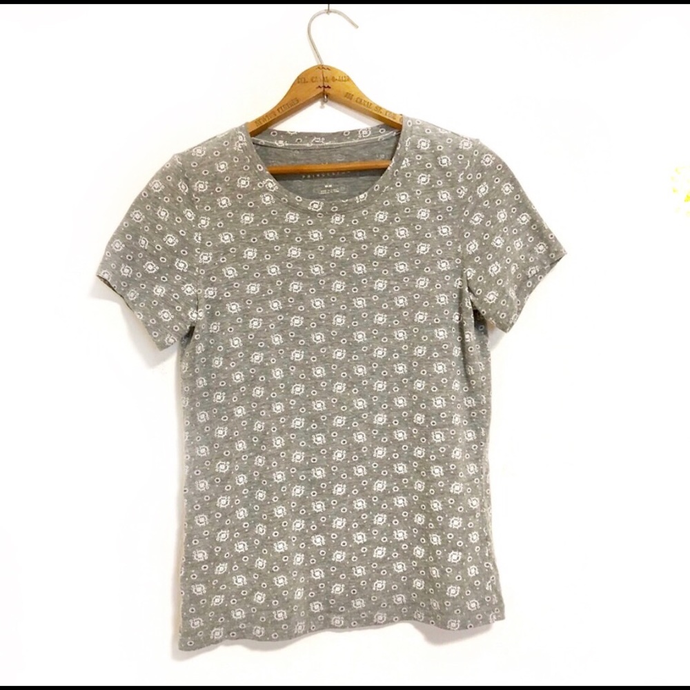 Minimal Ditsy Grey flower design t-shirt